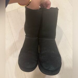 Black uggs